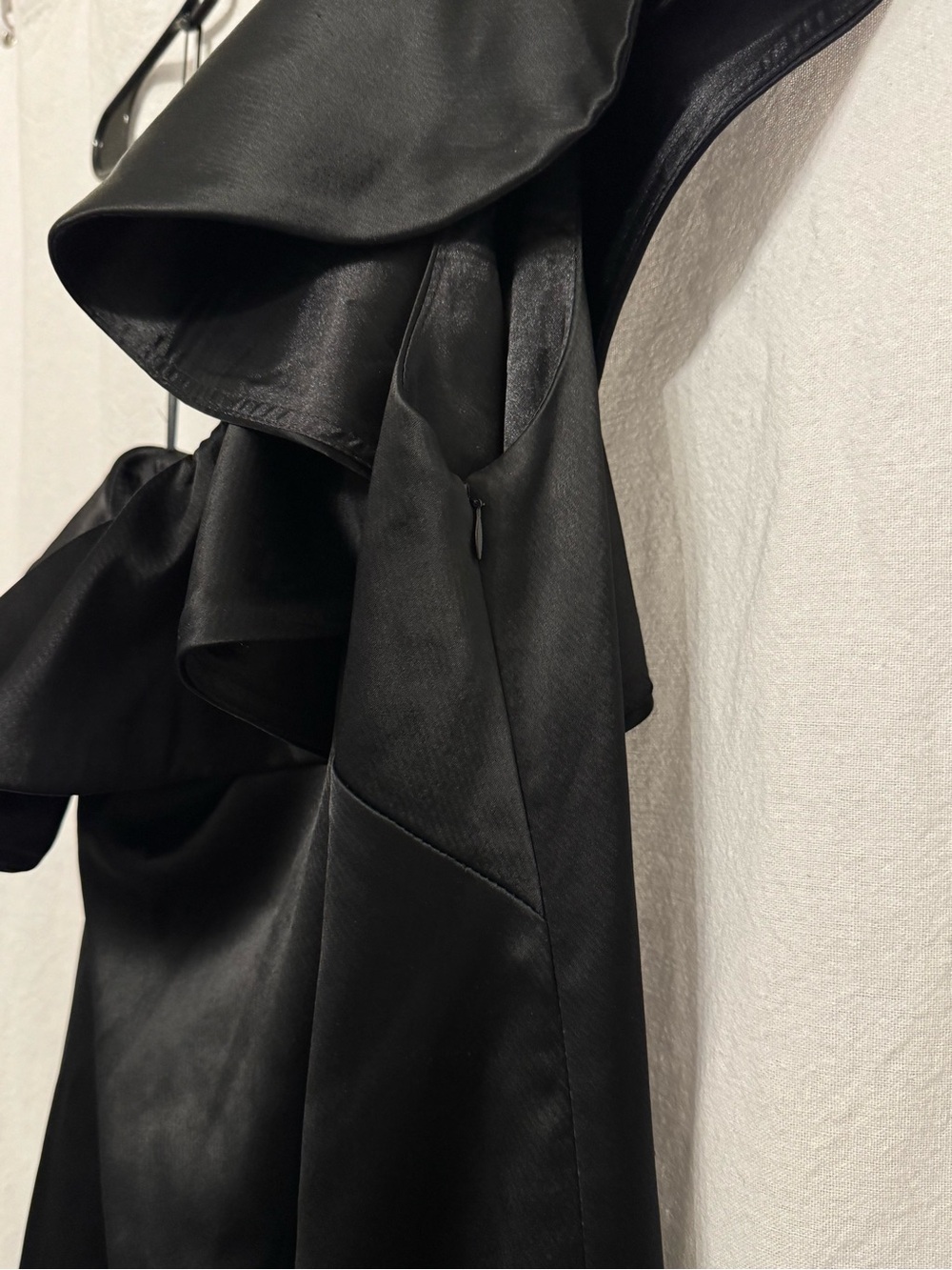Black One-Shoulder Ruffle Cocktail Dress - Picture 4 of 9